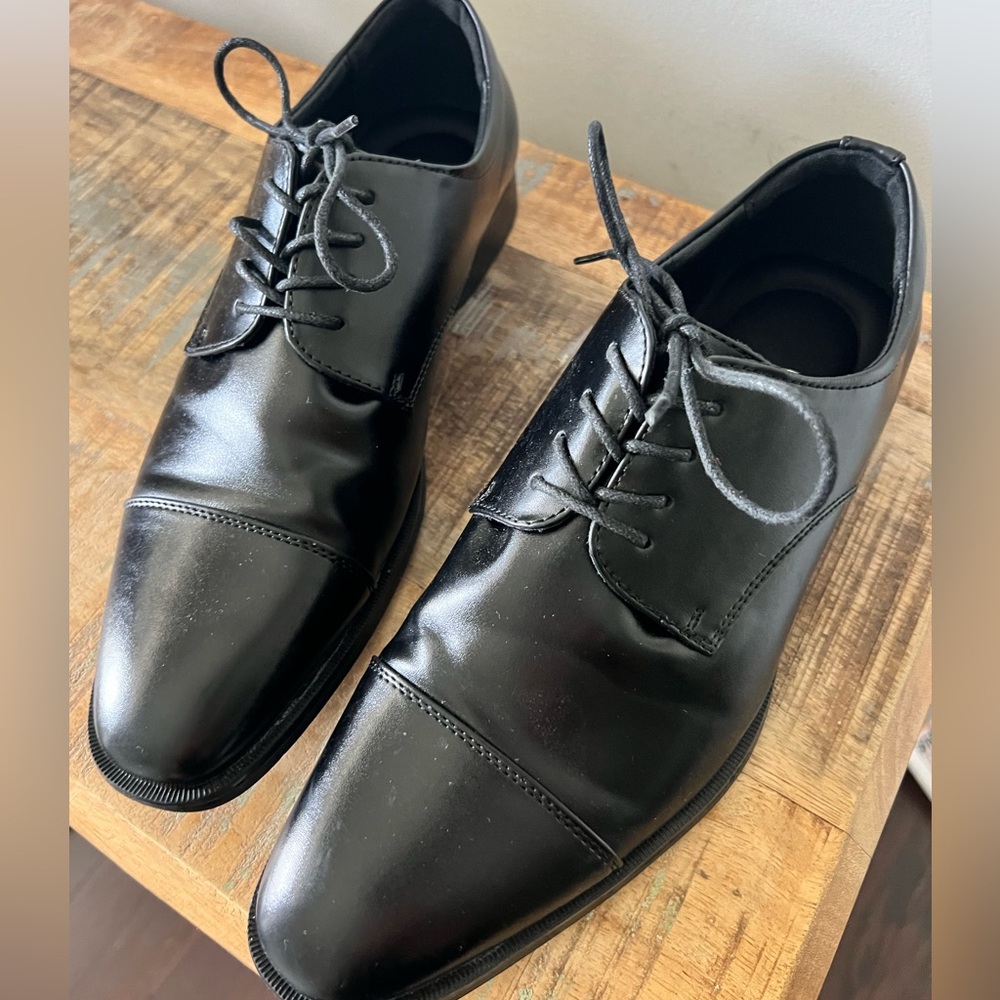 Van Heusen Men’s Flex Black Dress Shoes Size 9.5 | Like New! Worn Once